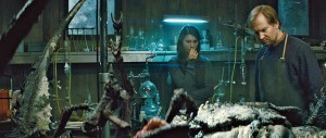 Dr. Halvorson se celý film nezatváří jinak.