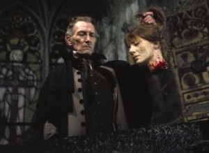 Peter Cushing stále v plné síle.