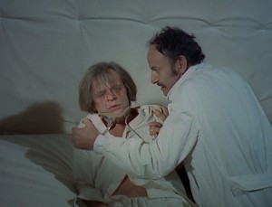 Ke Christopherovi Leemu a Herbertu Lomovi přibyl ještě Klaus Kinski.