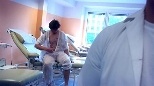 Zombie film a probuzení v nemocnici? Nečekané.