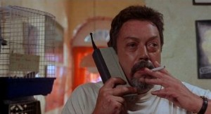 Snad to není Tim Curry!