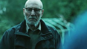 Netradiční Patrick Stewart.