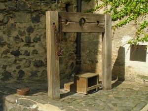Pranýř - místo hanby, kde končily většinou jen ženy