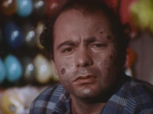 Burt Young v první roli.