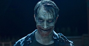 Vypadá jako Till Lindemann z Rammstein.